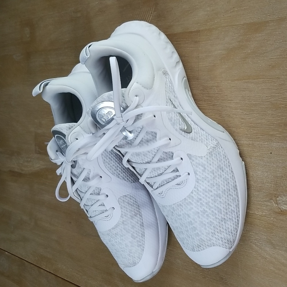 NIKE RENEW TRAINING SHOES, size 7.5, white/grey